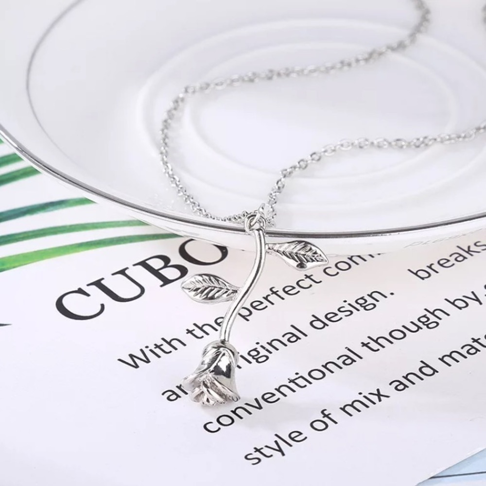 NEW Silver Rose Flower Necklace